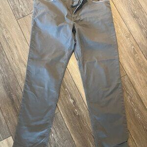 Docker's Jean Fit.  32x32.  Straight